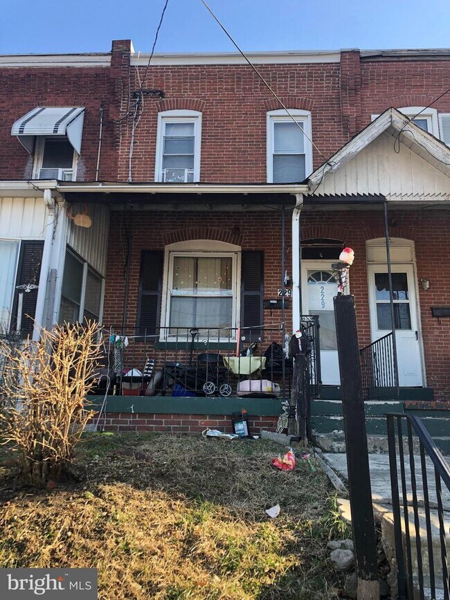 Building Photo - 229 E 13th St