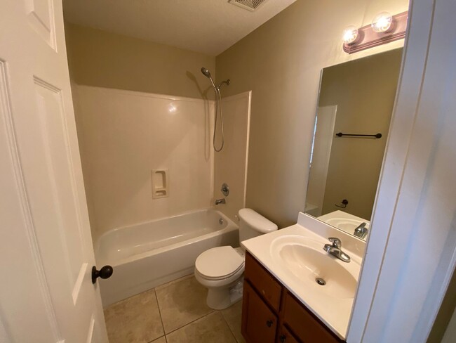 Building Photo - GORGEOUS 4 BEDROOM 3 BATHROOM CORDOVA RENT...