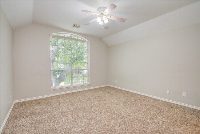 Building Photo - 411 Green Stone Ct