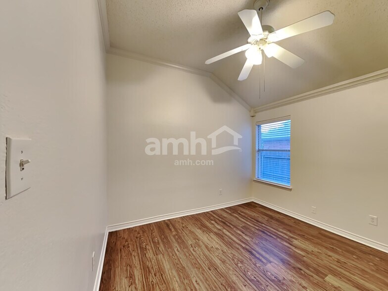Building Photo - 4709 Shadow Crest Dr