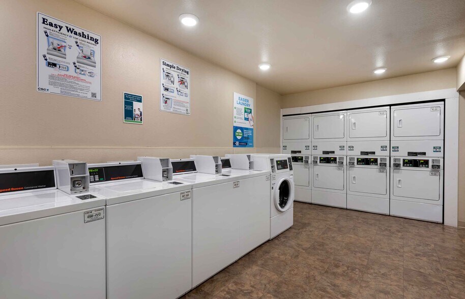 Building Photo - Furnished Studio-Lake Worth