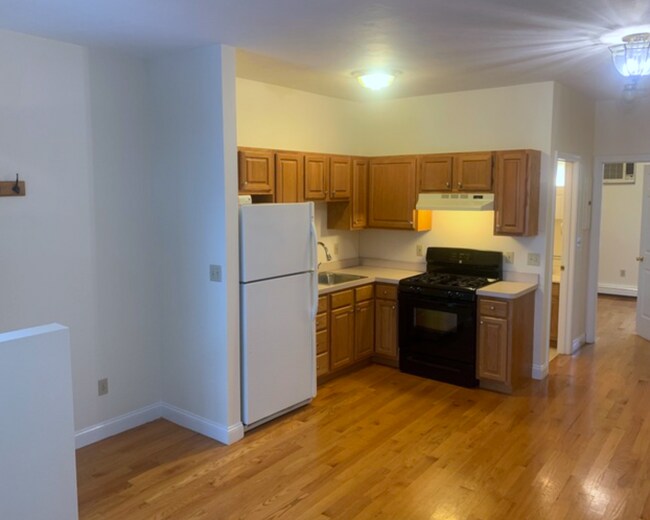Primary Photo - 202 Hurley St