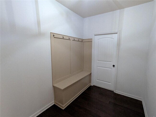 Building Photo - 4635 Belcrest Way