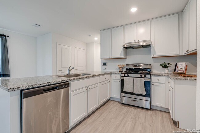 Building Photo - Super cute 3 Bedroom 2 Bath Home Southside...