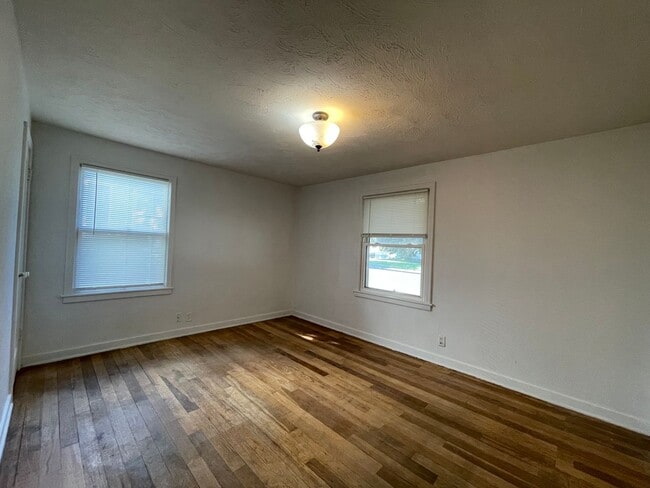 Building Photo - 4 Bedroom Shadle Rancher