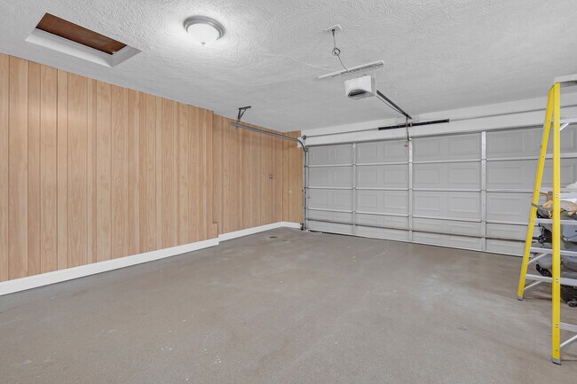 Building Photo - 5018 Dobson St