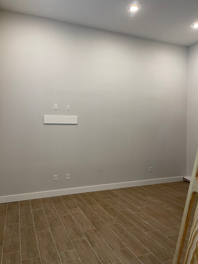 Building Photo - 51 Yacht Club Dr NE