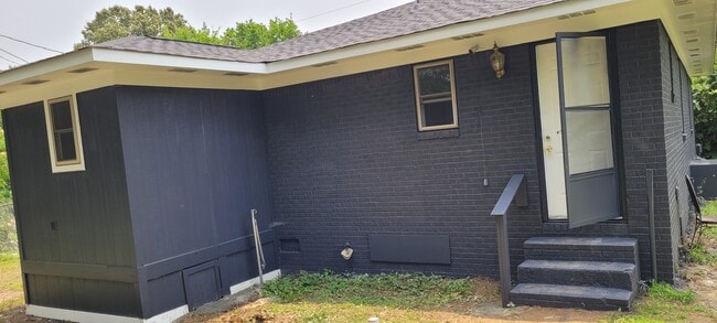 Building Photo - 516 Rogers Ln