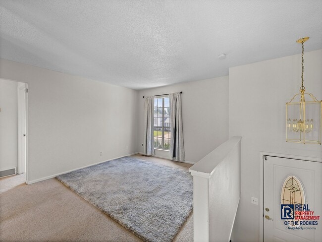 Building Photo - Beautiful & Bright Home in South West Fort Collins!