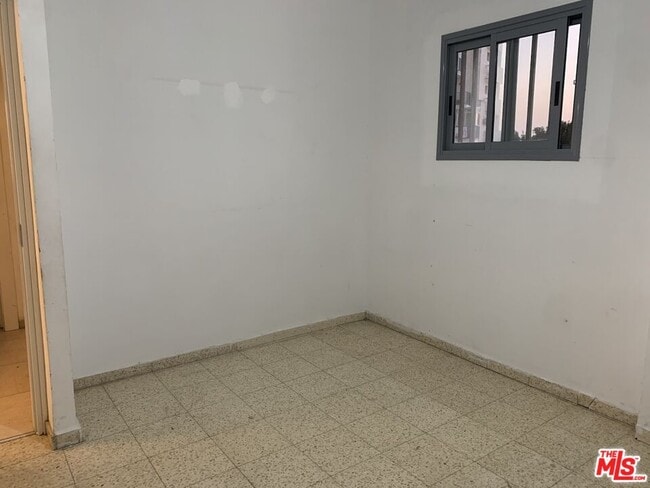 Building Photo - 10 Herzl Blvd