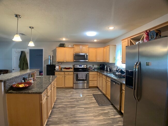 Kitchen - 205 Evergreen Dr