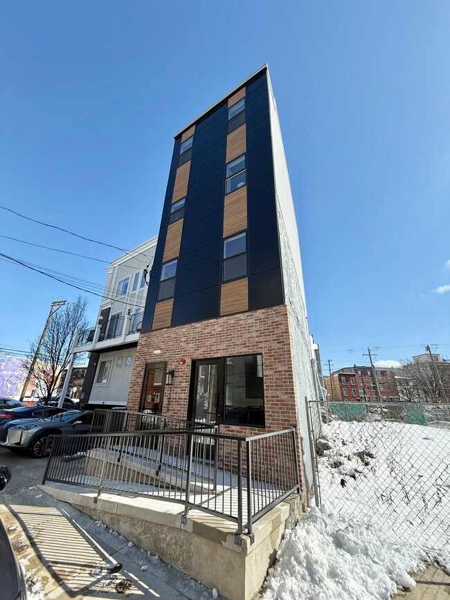 Building Photo - 1255 Leopard St