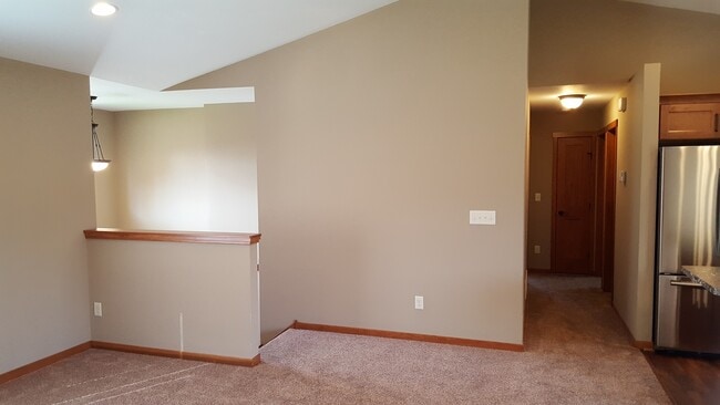 Building Photo - 3984 Stone Point Dr NE