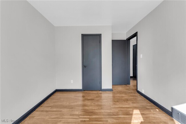 Building Photo - 24330 Glenforest Rd