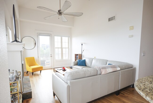 Building Photo - Gorgeous 1 bed 1 bath in an amazing location