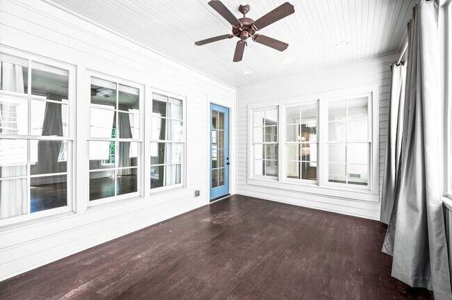 Building Photo - 1735 Hillmont Dr