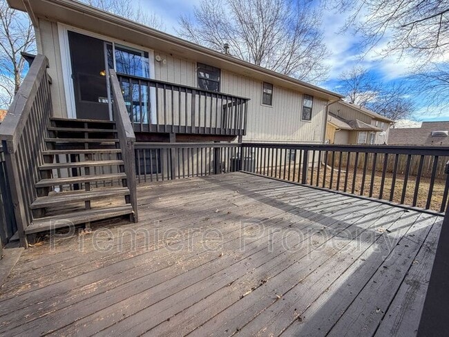 Building Photo - 604 NE Mimosa Dr