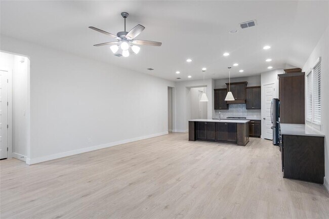 Building Photo - 626 Bay Breeze Dr