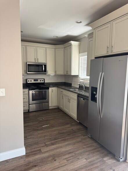 Building Photo - 105 Briar Ln