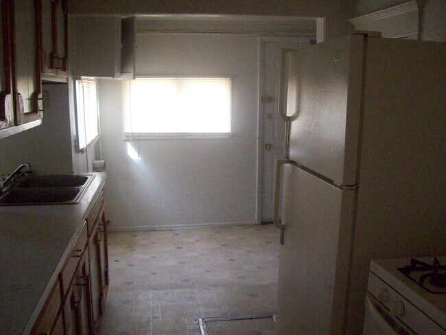 Building Photo - 35 Conejos Ave