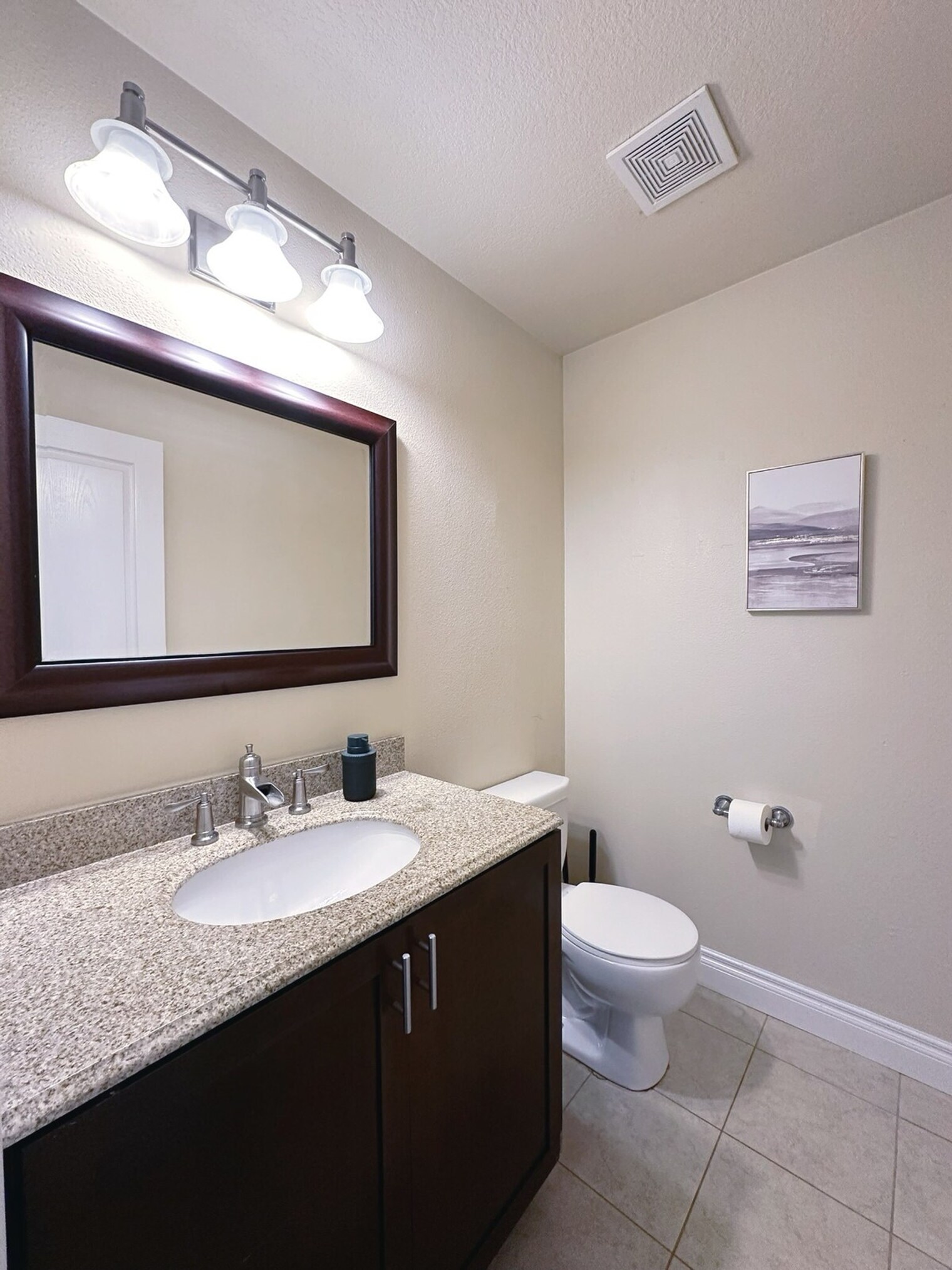 Building Photo - 319 W 12th Ave