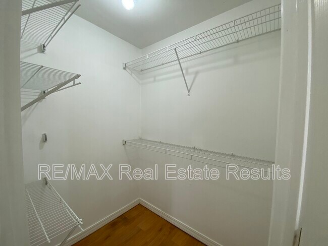 Building Photo - 1601 S 24th Pl