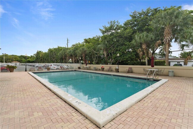 Building Photo - 1800 Sans Souci Blvd