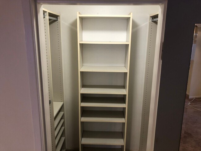 Building Photo - Charming sunny 1 bdrm w/hardwood in Playa Del Rey