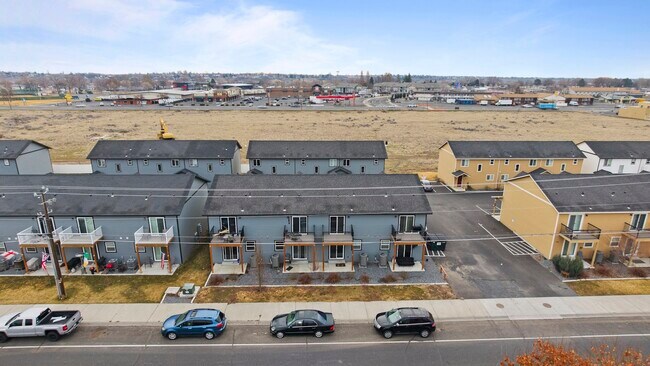 Building Photo - 2617 W Marina Dr
