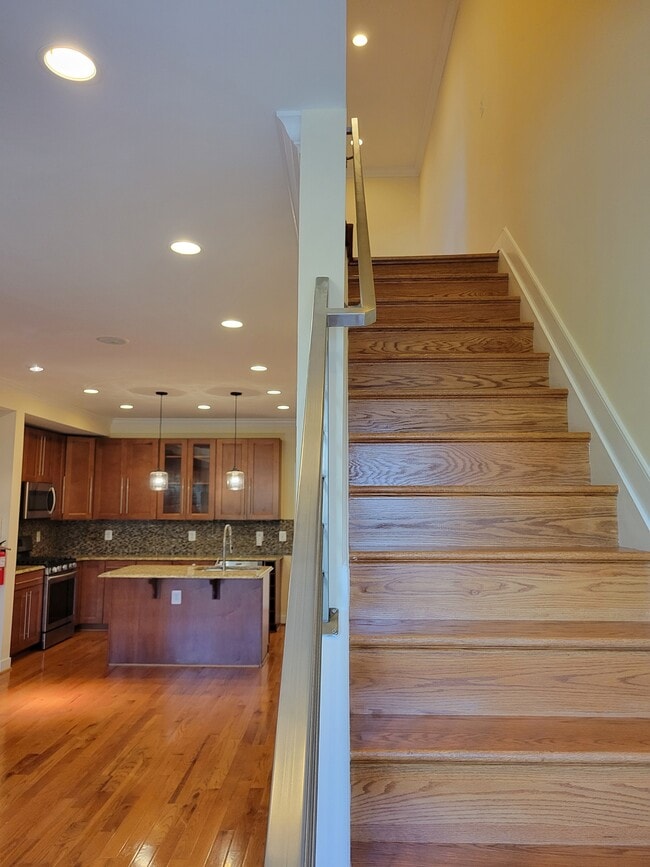 Building Photo - 127 Quincy Pl NE