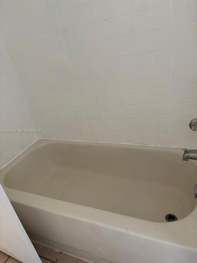 Building Photo - 2710 W 76th St