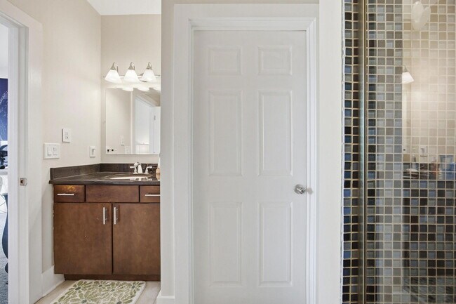 Building Photo - 261 S Limestone