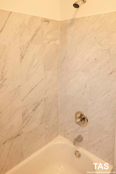 Building Photo - 2347 N Drake Ave