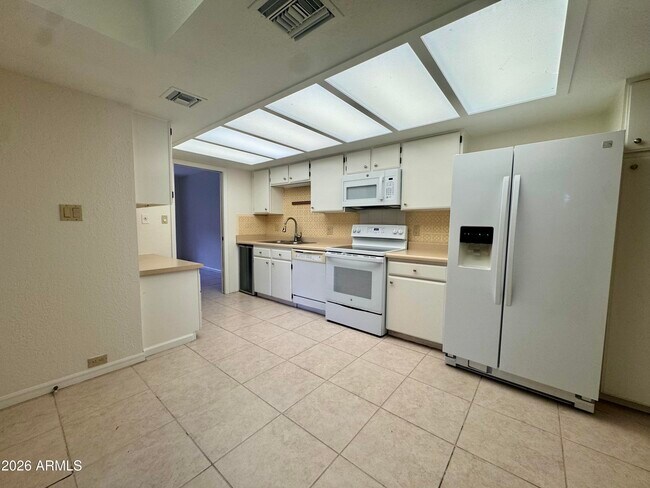 Building Photo - 4525 N 66th St
