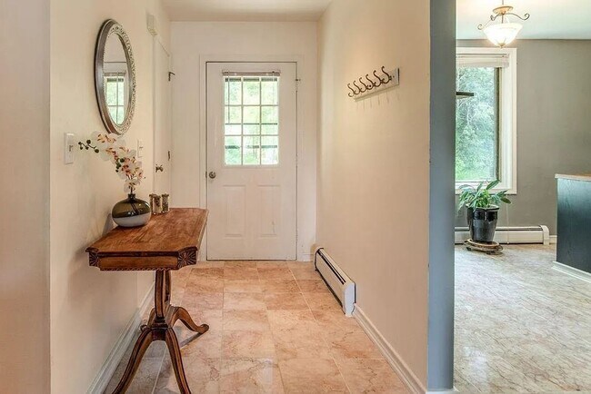 Building Photo - Townhouse for Rent – South Burlington, VT