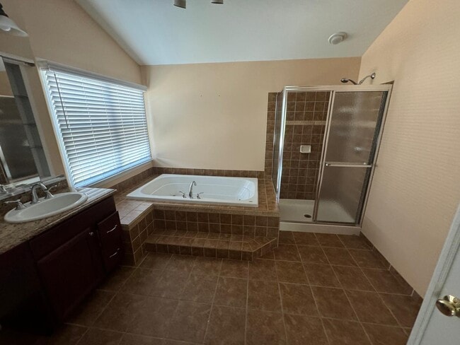 Building Photo - 24 Endean Dr