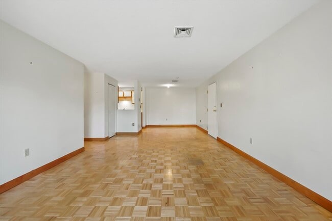 Building Photo - 15 Bower Rd