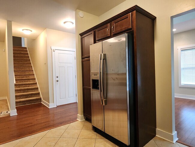 Building Photo - 3 Bedroom home with an upstair bonus room ...