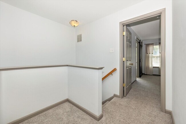 Building Photo - Twin Arch Crossing Rental