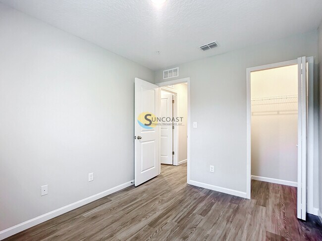 Building Photo - 6505 Breezy Oaks Wy