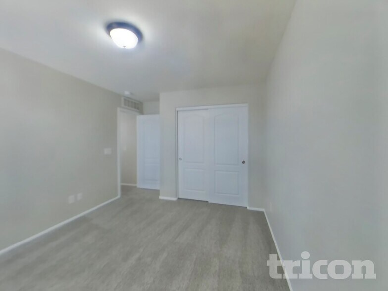 Building Photo - 930 W Mesquite Tree Ln