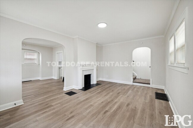 Building Photo - 3606 Revere Dr