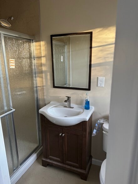 On- suite bathroom in guest room - 5345 Orchard Pl