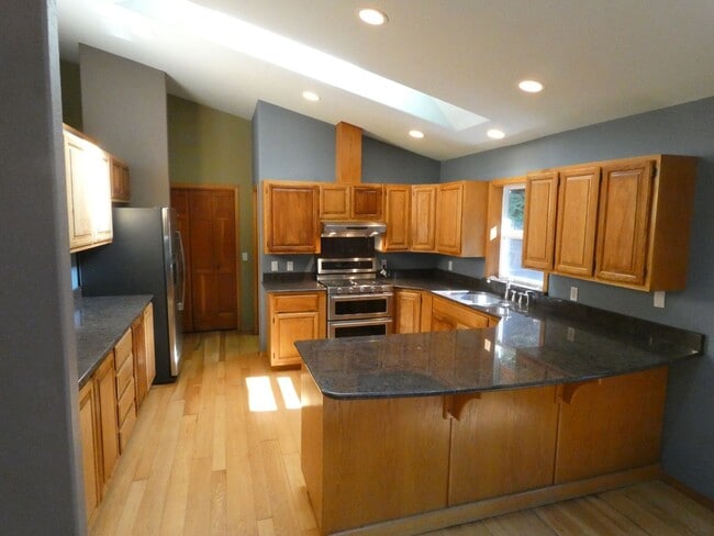 Building Photo - APPLICATION PENDING - *PNW Delight**