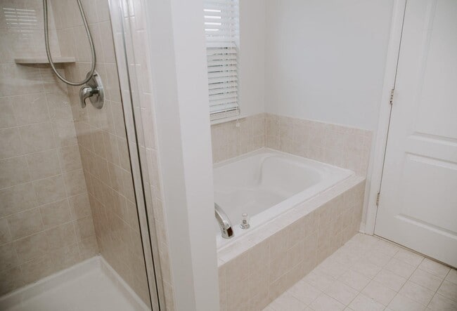 Building Photo - 110 Quinton Oaks Cir