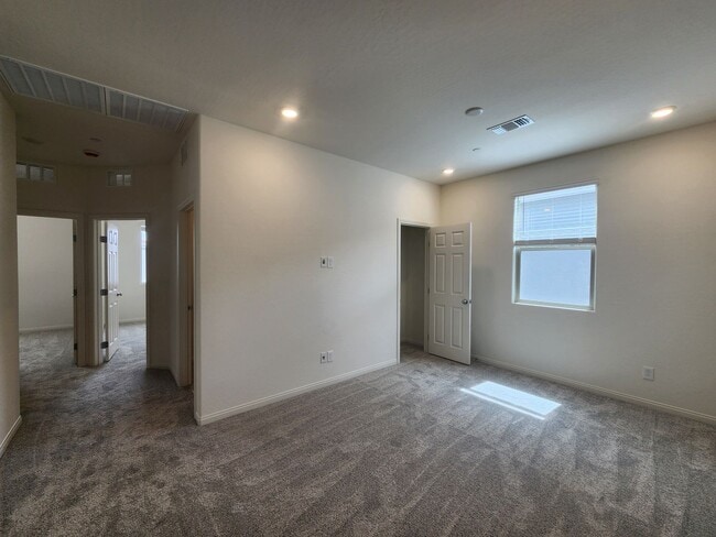Building Photo - WOW Four Bedroom in North Summerlin!