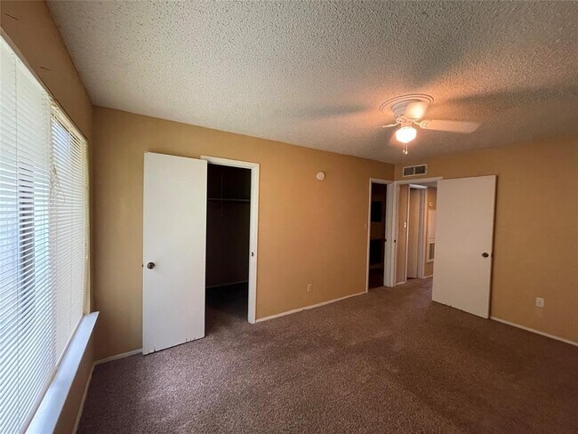 Building Photo - 9611 Blue Creek Ln