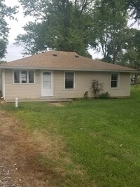 Building Photo - ($300 OFF 2nd Month Rent) Newly Updated Spacious Three Bedroom with Bonus room- Single Family Nea...