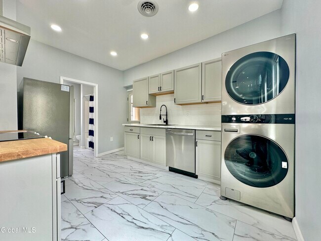 Building Photo - 37 High St