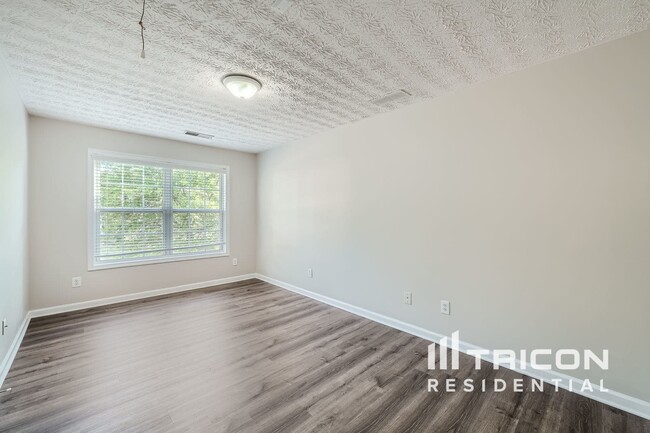 Building Photo - 733 Winbrook Dr